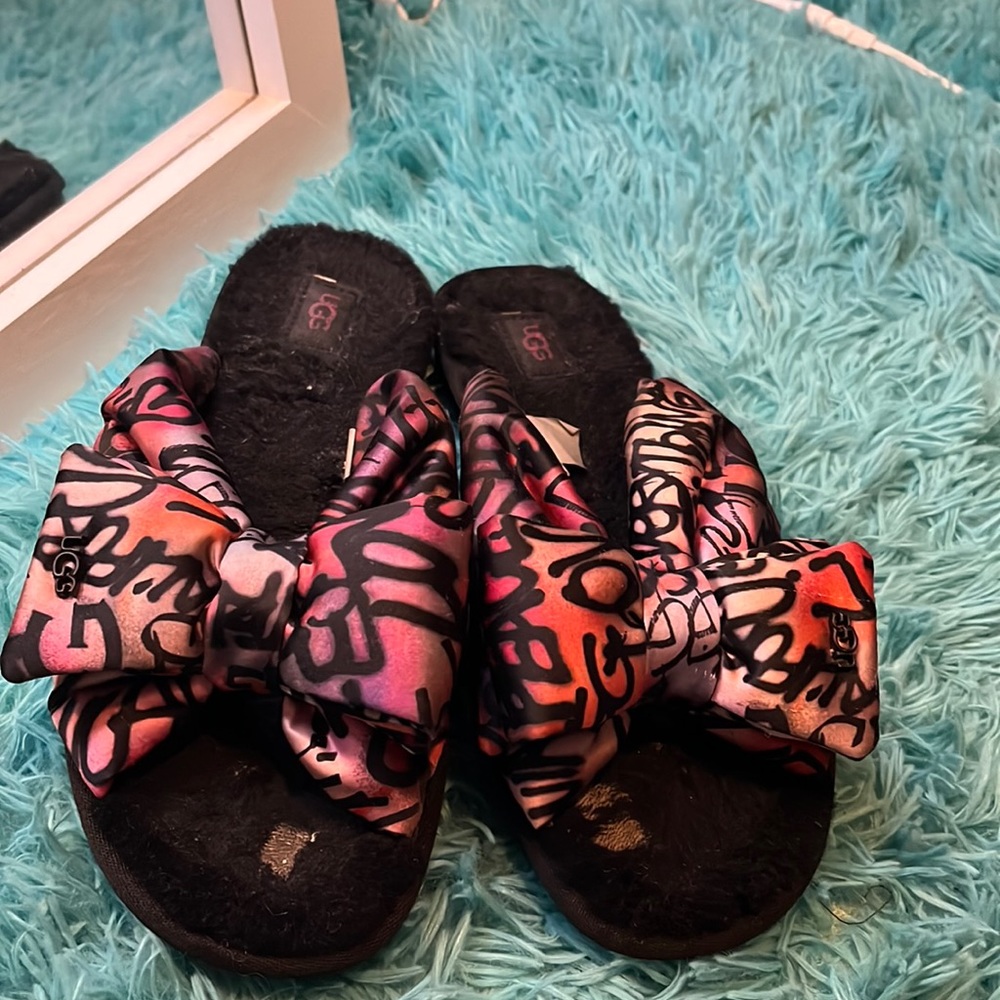 Ugg graffiti flip flop